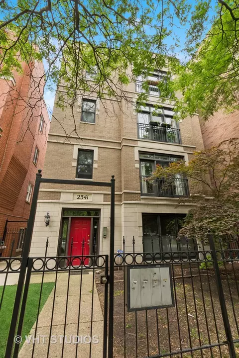 2341 W Montrose Ave #1, Chicago, IL 60618