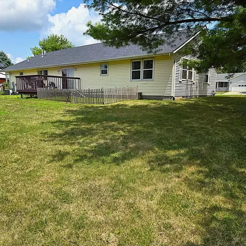 Exterior - 105 S Delane Dr, Heyworth, IL 61745 photo 5 of 8
