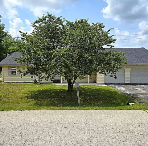 Exterior - 105 S Delane Dr, Heyworth, IL 61745 photo 3 of 8