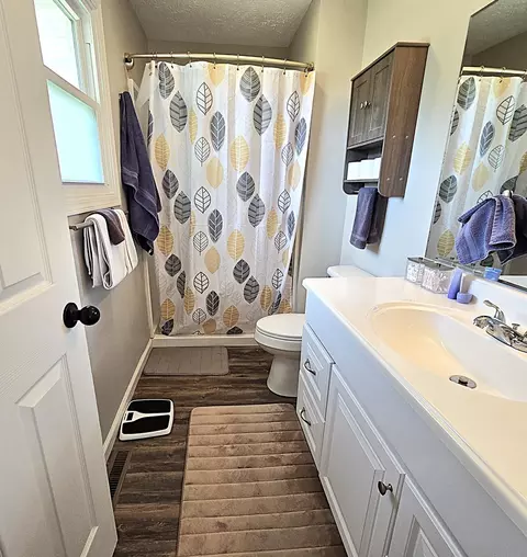 Bath - 105 S Delane Dr, Heyworth, IL 61745 photo 2 of 2