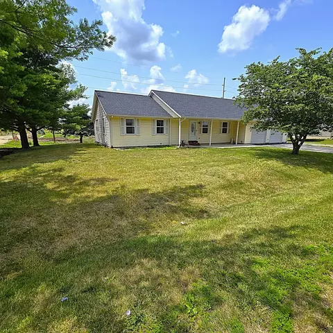 Exterior - 105 S Delane Dr, Heyworth, IL 61745 photo 2 of 8