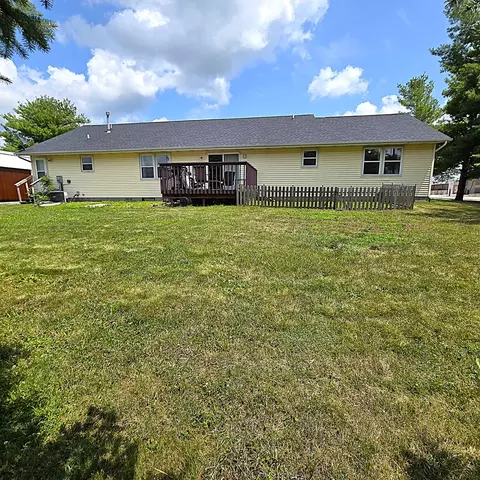 Exterior - 105 S Delane Dr, Heyworth, IL 61745 photo 6 of 8