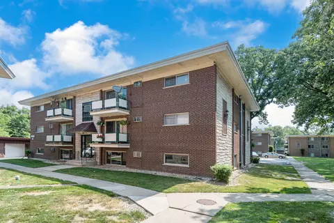 7422 W 111th St #504, Worth, IL 60482