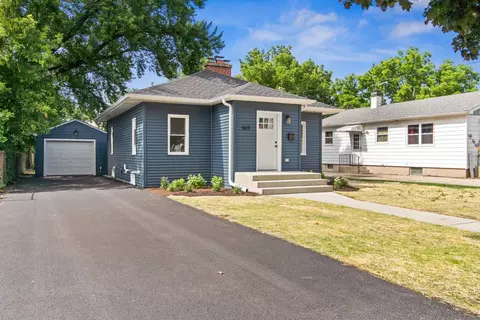 669 Ludlow Ave, Elgin, IL 60120