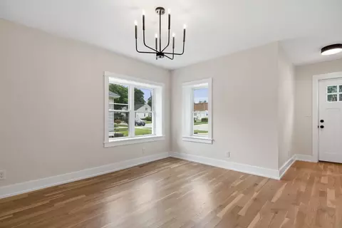 Living - 669 Ludlow Ave, Elgin, IL 60120 photo 4 of 8
