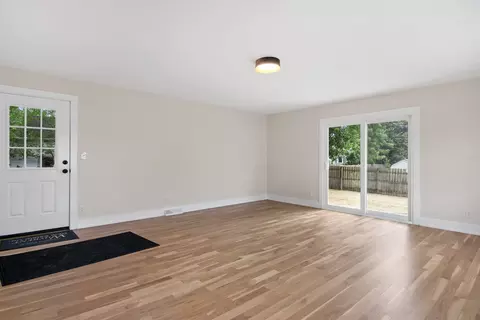 Living - 669 Ludlow Ave, Elgin, IL 60120 photo 7 of 8
