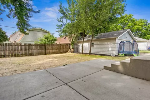 Exterior - 669 Ludlow Ave, Elgin, IL 60120 photo 6 of 8