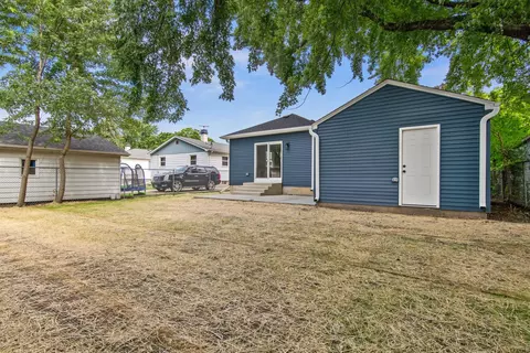 Exterior - 669 Ludlow Ave, Elgin, IL 60120 photo 7 of 8