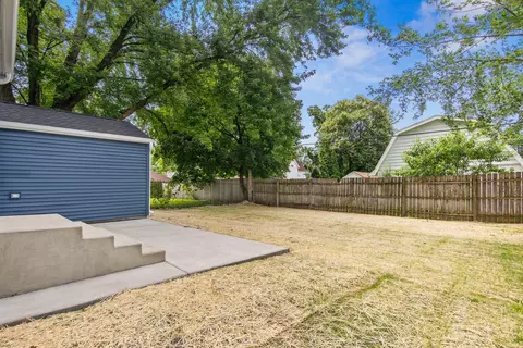 Exterior - 669 Ludlow Ave, Elgin, IL 60120 photo 5 of 8