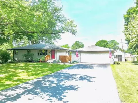 6141 Penguin Dr, Rockford, IL 61109