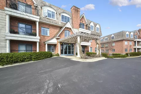 153 E Laurel Ave #301, Lake Forest, IL 60045