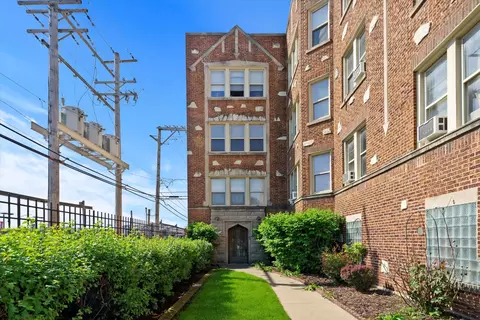 4815 W Roscoe St #2S, Chicago, IL 60641