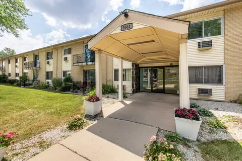 9562 Park Ln #1A, Des Plaines, IL 60016