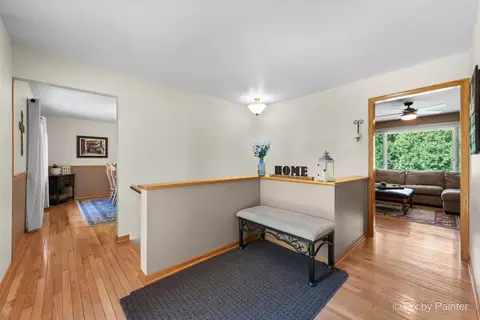 Entry Way - 1000 Chippewa Dr, Elgin, IL 60120 photo 1 of 4