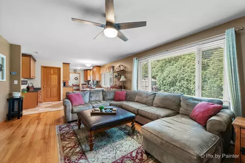 Living - 1000 Chippewa Dr, Elgin, IL 60120 photo 2 of 5