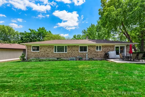 Exterior - 1000 Chippewa Dr, Elgin, IL 60120 photo 6 of 10