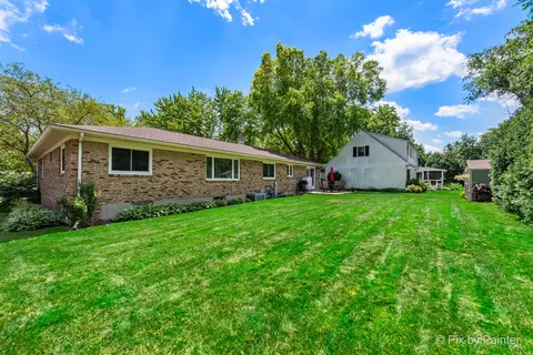 Exterior - 1000 Chippewa Dr, Elgin, IL 60120 photo 5 of 10