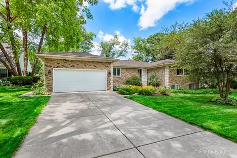 Exterior - 1000 Chippewa Dr, Elgin, IL 60120 photo 2 of 10