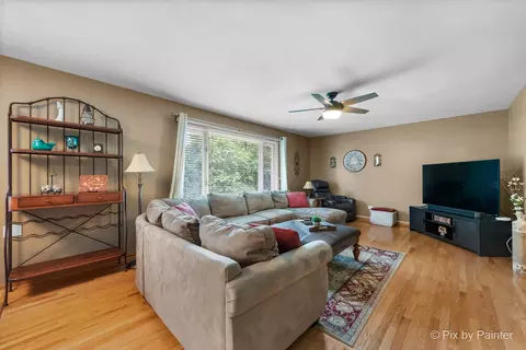 Living - 1000 Chippewa Dr, Elgin, IL 60120 photo 1 of 5