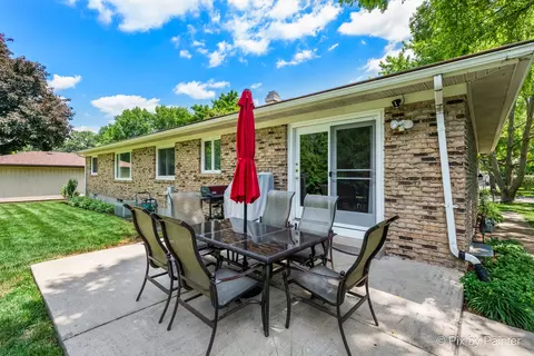 Exterior - 1000 Chippewa Dr, Elgin, IL 60120 photo 9 of 10