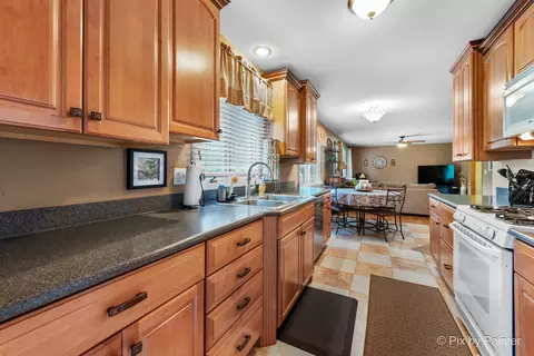 Kitchen - 1000 Chippewa Dr, Elgin, IL 60120 photo 3 of 3
