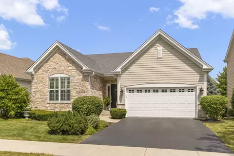 1 N615 Golf View Ln, Winfield, IL 60190