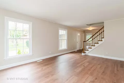 1665 Apache Dr, Naperville, IL 60563 photo 3