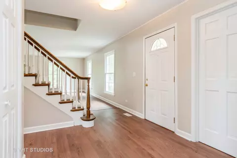 1665 Apache Dr, Naperville, IL 60563 photo 2
