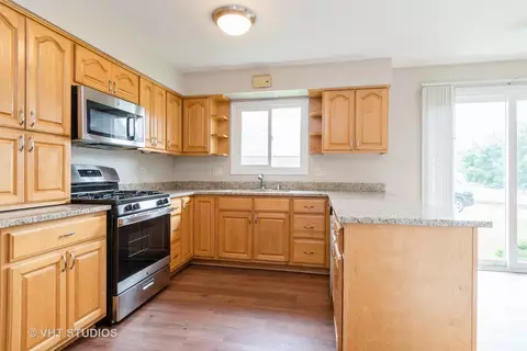 1665 Apache Dr, Naperville, IL 60563 photo 4