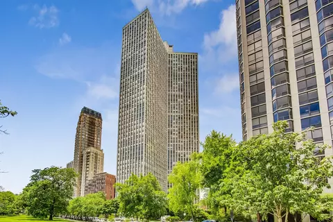 2626 N Lakeview Ave #704, Chicago, IL 60614