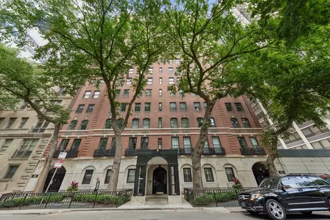 210 E Pearson St #9C, Chicago, IL 60611