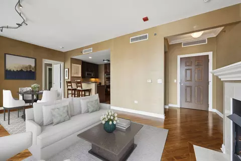 21 E Huron St #3501, Chicago, IL 60611 photo 2