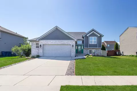 16330 Siegel Dr, Crest Hill, IL 60403