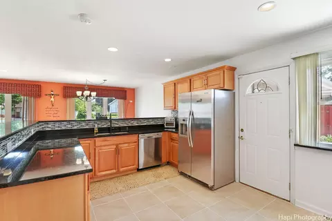 842 Timothy Ln, Des Plaines, IL 60016 photo 7