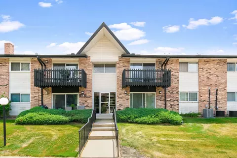 1 Kingery Quarter # B, Willowbrook, IL 60527
