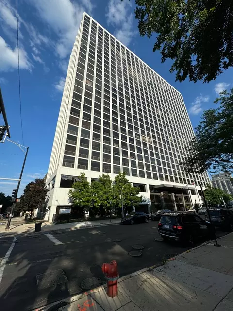 4343 N Clarendon Ave #512, Chicago, IL 60613