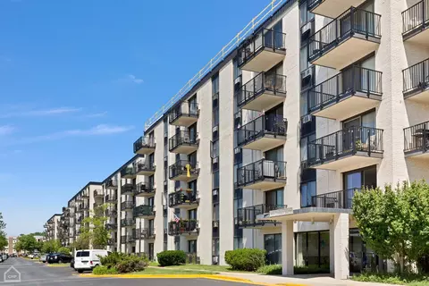 9074 W Terrace Dr #3I, Niles, IL 60714
