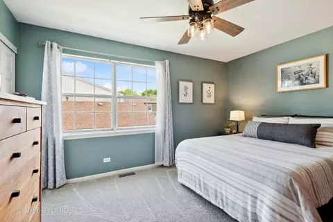 Bedroom - 1651 Timber Trl, Wheaton, IL 60189 photo 2 of 3