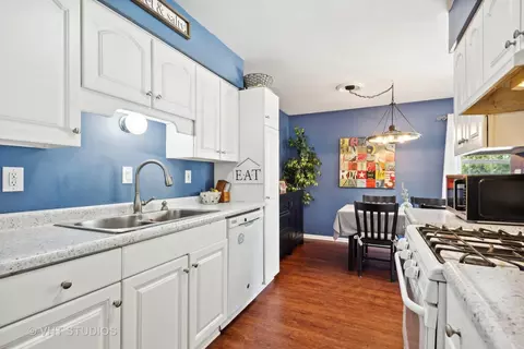 Kitchen - 1651 Timber Trl, Wheaton, IL 60189 photo 1 of 2