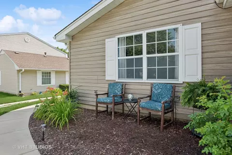 Exterior - 1651 Timber Trl, Wheaton, IL 60189 photo 3 of 5