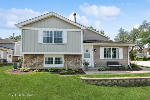 1651 Timber Trl, Wheaton, IL 60189