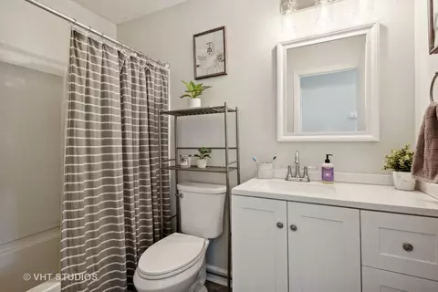 Bath - 1651 Timber Trl, Wheaton, IL 60189 photo 1 of 2