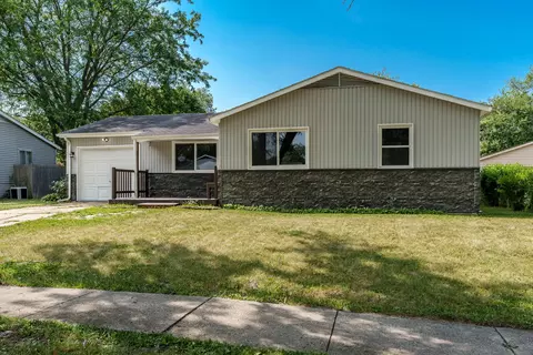 2109 Jamestown Dr, Rockford, IL 61109