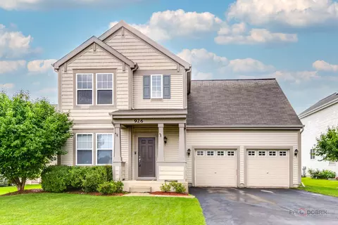 926 S Arlington Dr, Round Lake, IL 60073