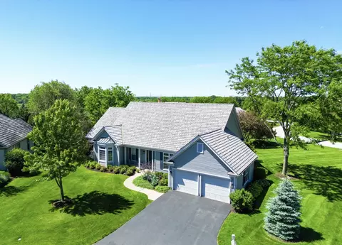6279 Merit Club Ln, Libertyville, IL 60048