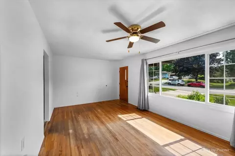1022 Hanley St, Mchenry, IL 60050 photo 2