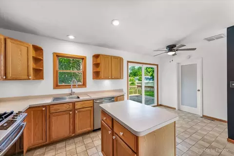 1022 Hanley St, Mchenry, IL 60050 photo 8