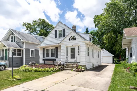 858 Jeannette St, Des Plaines, IL 60016