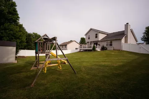 Exterior - 712 Lighthouse Dr, Ottawa, IL 61350 photo 3 of 5