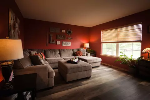 Living - 712 Lighthouse Dr, Ottawa, IL 61350 photo 1 of 3